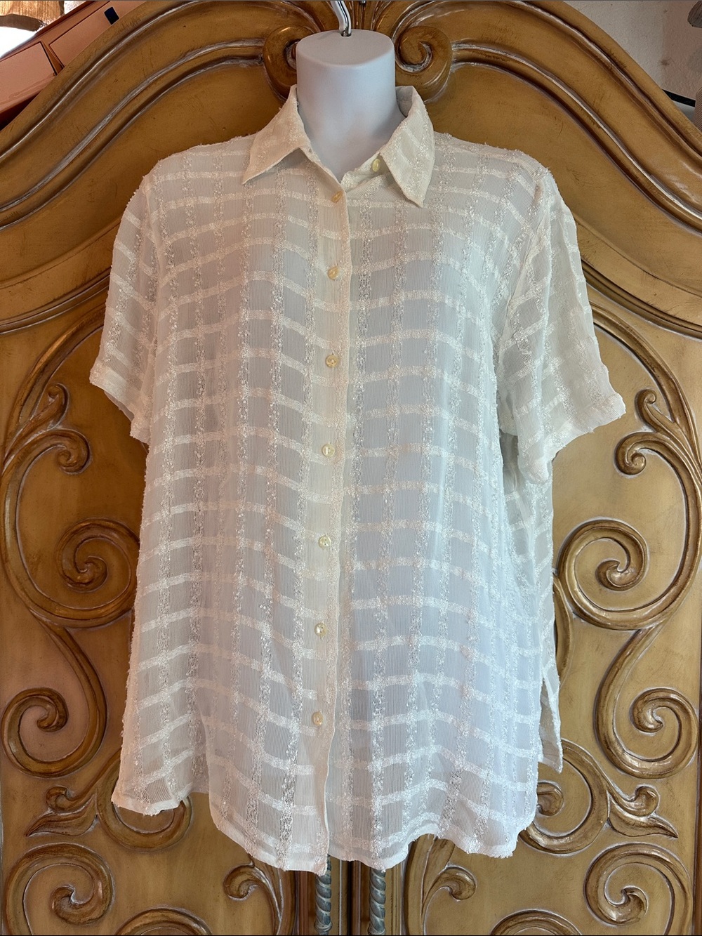 Avenue Ivory Textured Short-Sleeve Button-Down Shirt